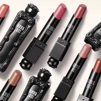 Rayakan Hari Lipstik Internasional dengan Anna Sui Rouge, lipstik yang memiliki formula unik untuk sempurnakan bibir.