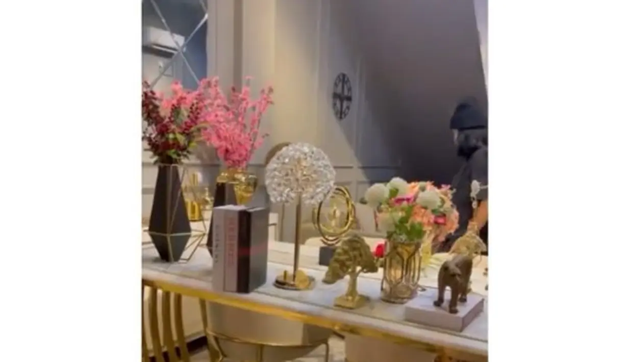 Rumah Ria Ricis direnovasi