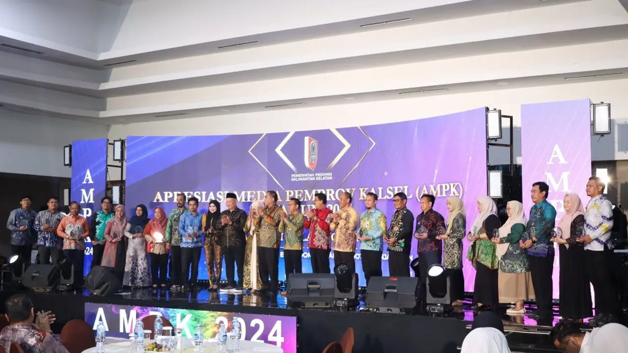 Pemprov Kalsel Berikan Penghargaan Atas Kinerja SKPD, UPTD dan Diskominfo Kabupaten/Kota di AMPK 2024