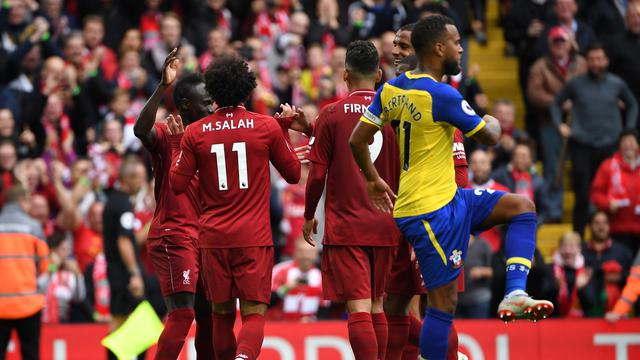 Para pemain Liverpool merayakan gol Mohamed Salah ke gawang Southampton