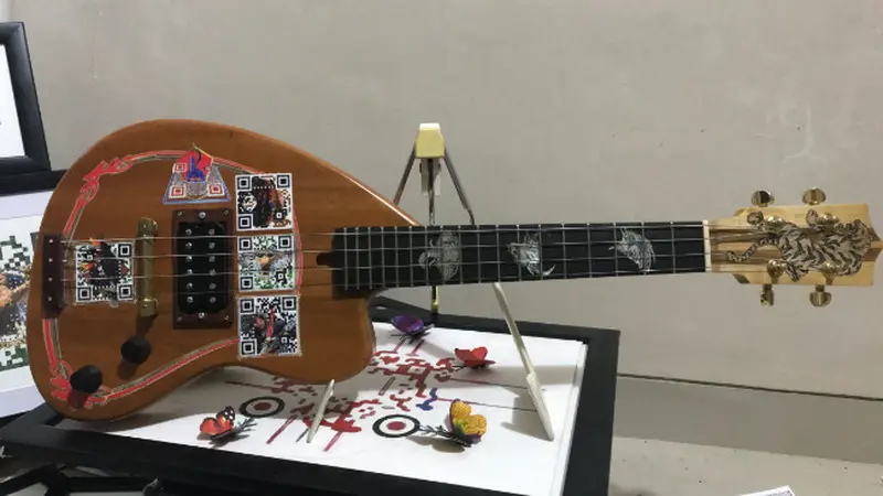 Kolaborasi Luthier Gitar Asal Bali dan Seniman Digital Asal Surabaya Dalam Gitar Qr Art Edisi Konservasi