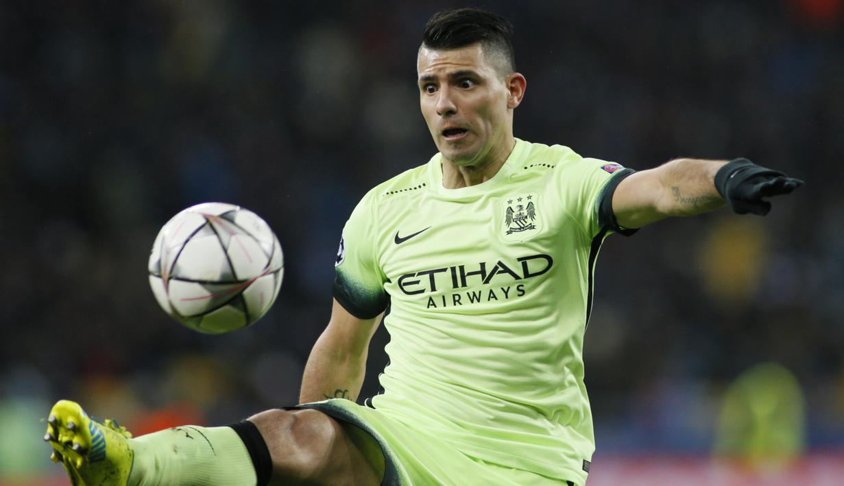  Pemain Manchester City,  Sergio Aguero mencetak satu gol saat mengalahkan Dynamo Kiev 3-0 pada leg pertama babak 16 besar liga Champions di Stadion NSC Olimpiyski, Kiev, Ukraina, Rabu (25/2/2016) dini hari WIB. (Reuters / Valentyn Ogirenko)