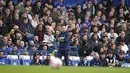 Pelatih Chelsea, Frank Lampard, mengamati permainan anak asuhnya saat melawan Brighton and Hove Albion pada pekan ke-31 Premier League 2022/2023, Sabtu (15/4/2023). (AP Photo/Kirsty Wigglesworth)