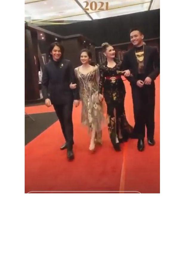 Potret Penampilan 15 Artis saat Hadiri Festival Film Indonesia 2021, Menawan