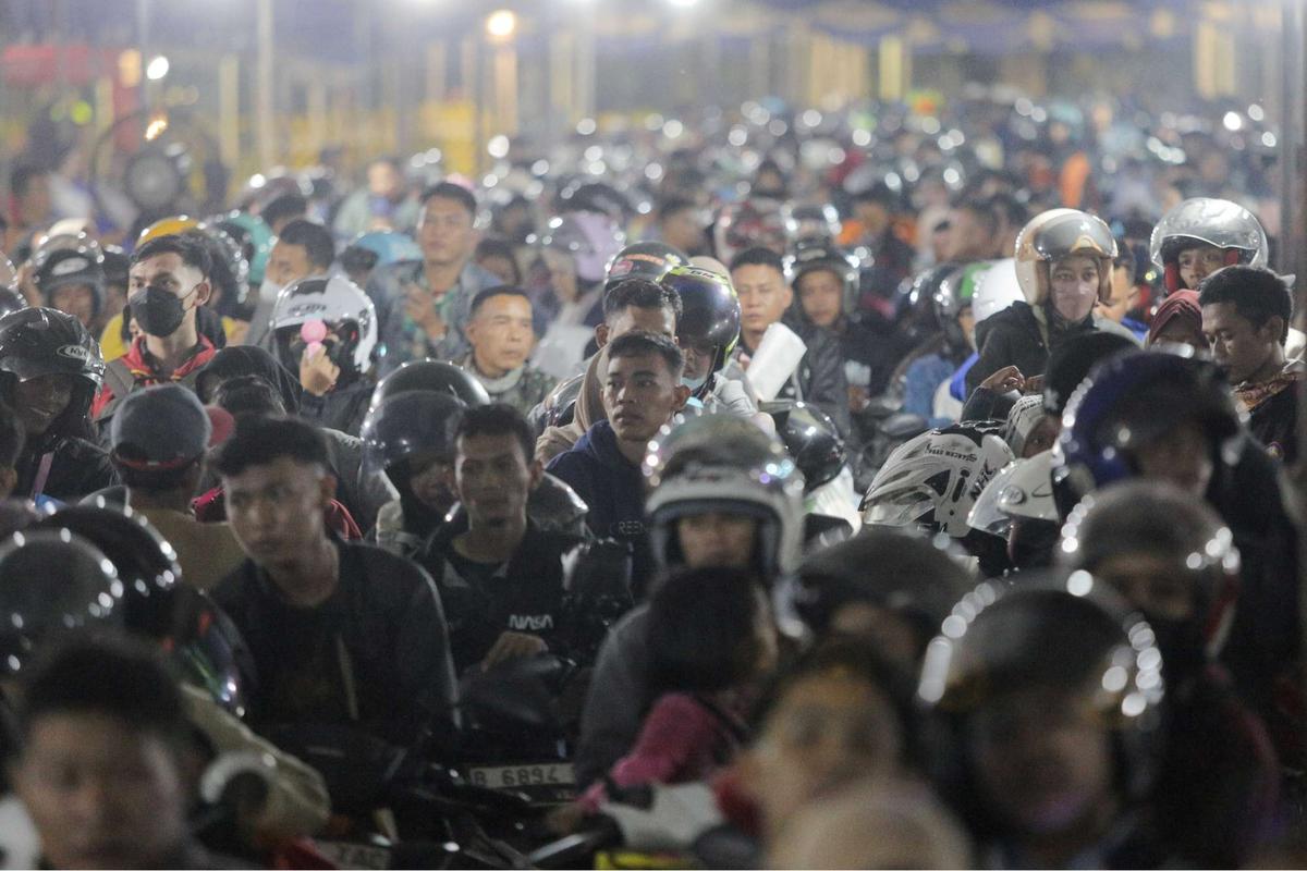 Antrean Pemudik Motor Padati Pelabuhan Ciwandan Banten