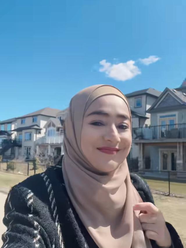 Cindy Fatikasari di Kanada
