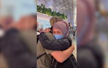 Bikin Haru, ini Momen Melly Goeslaw dan Anto Hoed saat Mengantar Putranya ke Bandara yang Akan Kuliah di Australia