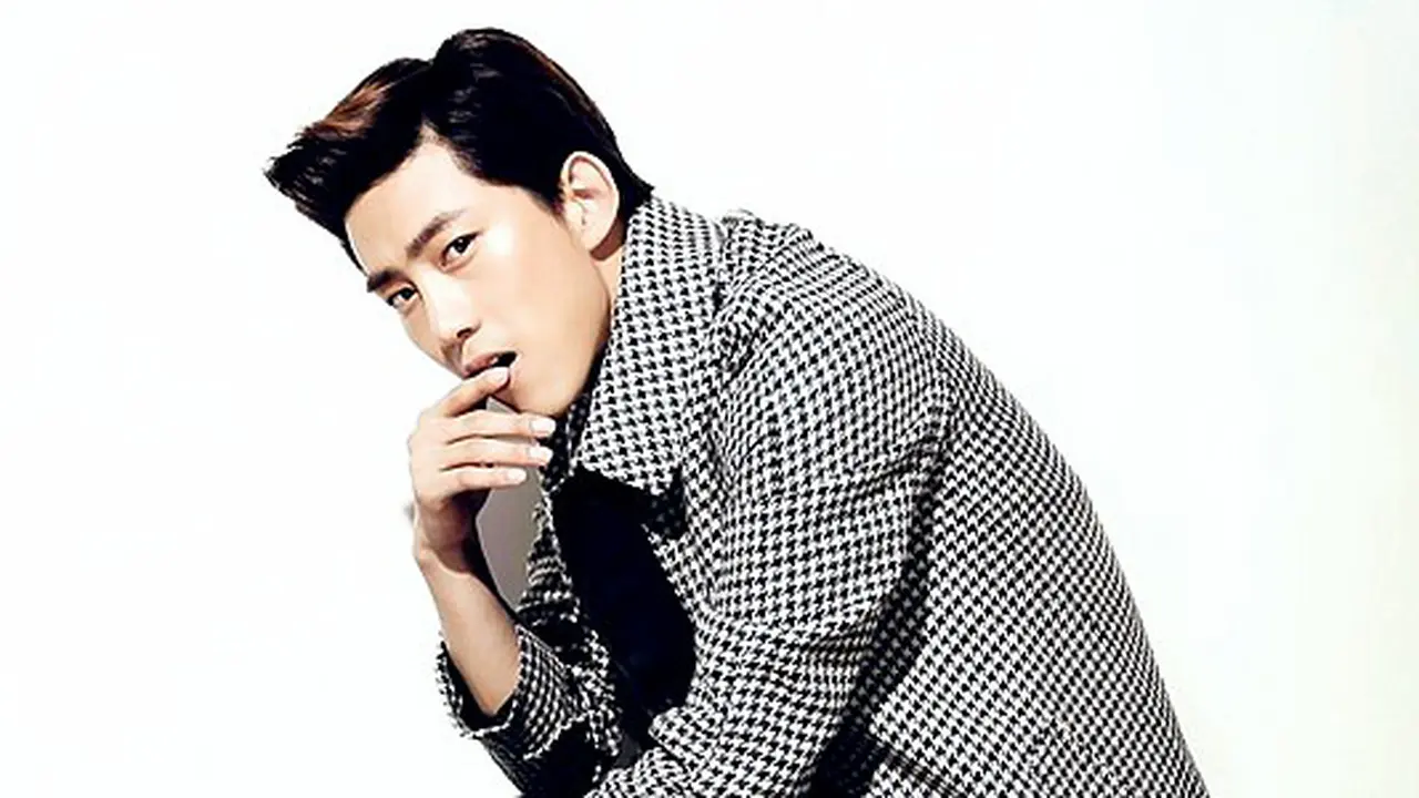 Giliran Taecyeon 2PM yang Diganggu Fans Militan