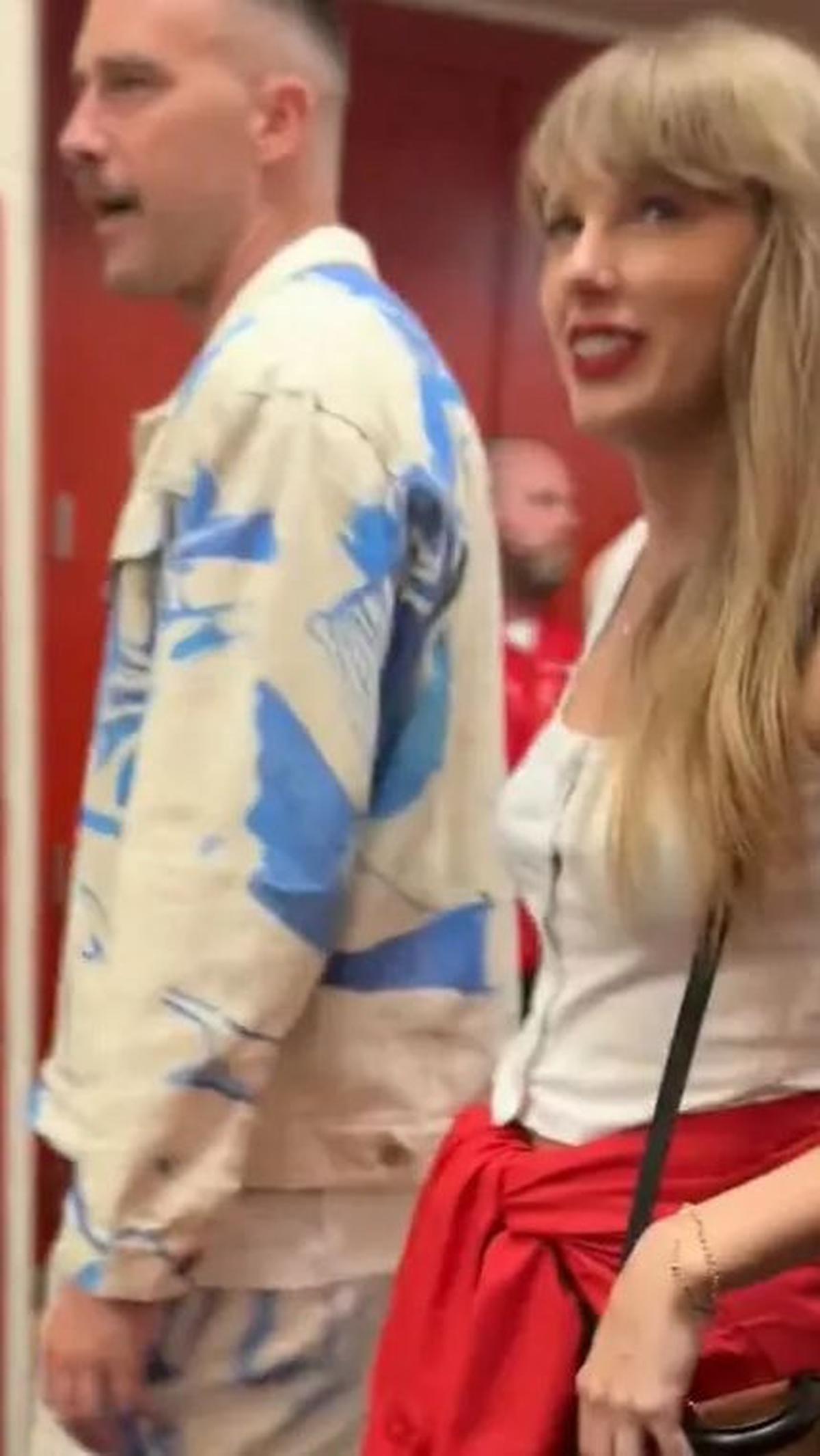 Taylor Swift dan Travis Kelce: Dari Nomor Telepon hingga Ciuman di Konser