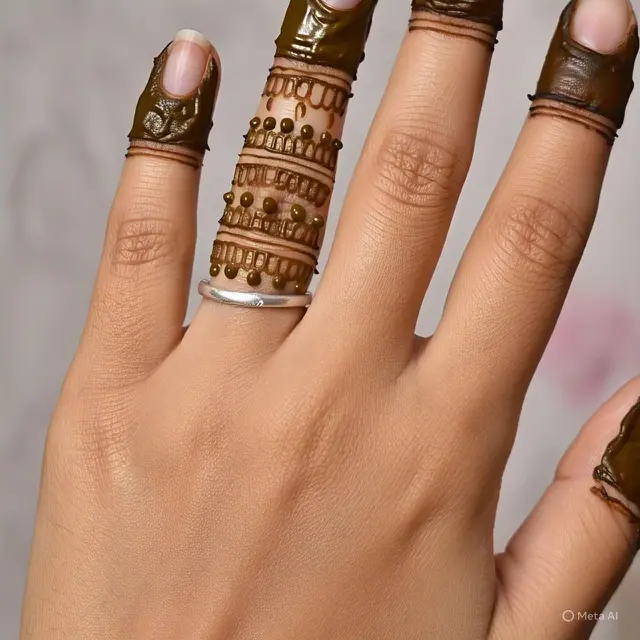 Desain Henna Simple Cincin di Jari