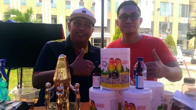 Pakan Burung Lokal Pilihan Kicau Mania yang Sedang Viral