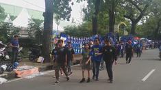 Video suasana para pendukung Persib Bandung yang mulai meramaikan sekitar Stadion Siliwangi jelang uji coba melawan Bali United Pada Sabtu, 13 Februari 2016.