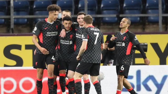 FOTO: Menyodok ke Empat Besar, Liverpool Berebut Dua Tiket Liga Champions dengan Chelsea dan Leicester City - Alex Oxlade-Chamberlain; Tim Liverpool