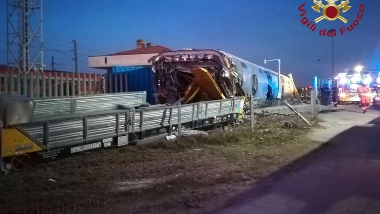 Kecelakaan kereta di dekat Milan, Italia. (Vigili del Fuoco)