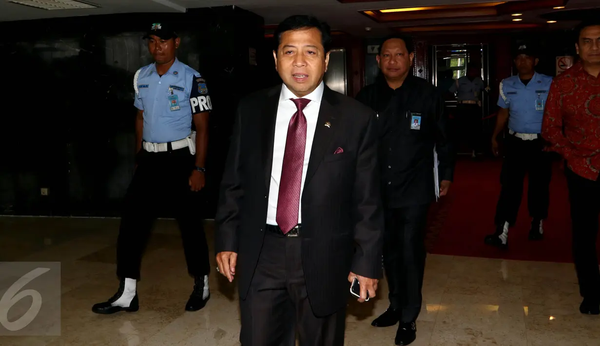 Ketua DPR Setya Novanto memilih memercayakan penyelesaian masalah tentang pencatutan nama Presiden terkait perpanjangan kontrak Freeport ke Mahkamah Kehormatan Dewan (MKD), Jakarta, Selasa (17/11/2015). (Liputan6.com/JohanTallo)