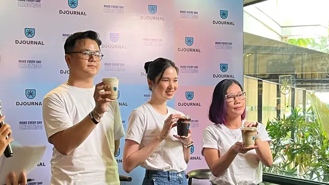 Konferensi Pers Laura Basuki, aktris dan pengusaha ternama, yang resmi diperkenalkan sebagai Chief Excitement Officer (CEO) baru Djournal Coffee (Dok/Fimela.com/Rianti Fitri Wulandari)