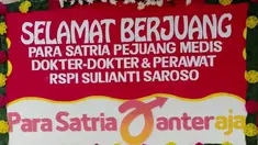 Karangan bunga dukungan untuk tim medis terlihat di RSPI Sulianti Saroso di Jakarta, Jumat (20/3/2020). Rumah Sakit Penyakit Infeksi Sulianti Saroso (RSPI SS) dibanjiri karangan bunga dari masyarakat. (Liputan6.com/@rspi_suliantisaroso)