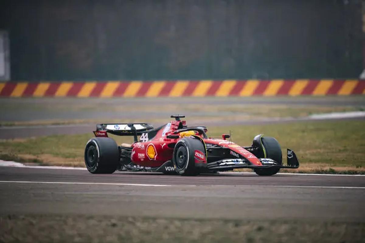 Gabung Ferrari, Lewis Hamilton Menikmati Tantangan Baru Jelang Akhir Kariernya di Formula 1