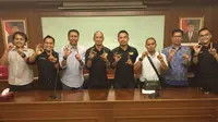Kurniawan Dwi Yulianto (tengah) mencalonkan diri jadi Ketua Umum PSSI / Twitter: PSSI
