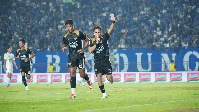 Selebrasi pemain Dewa United Egy Maulana saat menjebol gawang Persib di Piala Presiden 2025