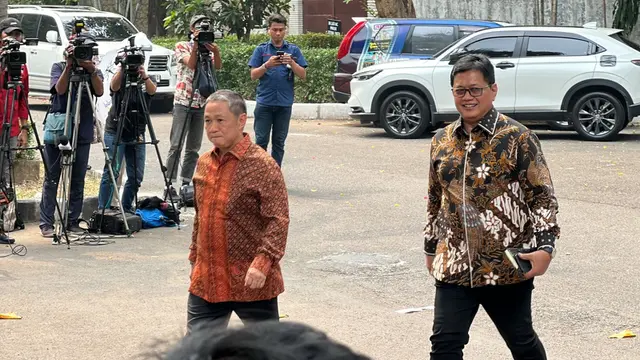 Anis Matta dan Viva Yoga Mauladi menyambangi rumah Prabowo di Kertanegara, Selasa (15/10/2024).