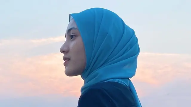 Pesona Cut Syifa Pakai Jilbab Warna Biru Berbagai Jenis, Makin Manis dan Memesona