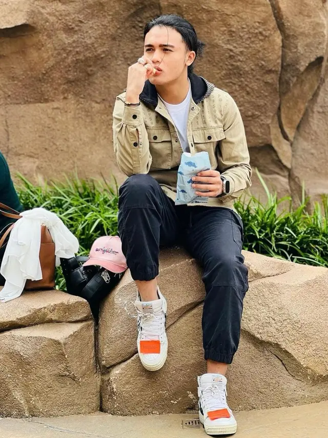 Restu VHT Anak Charly Van Houten