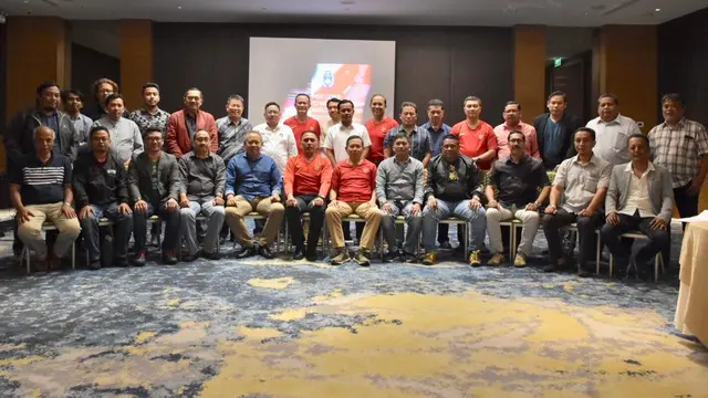 Diskusi Caketum PSSI, M. Iriawan atau Iwan Bule dengan Asprov dan klub-klub Jawa Timur