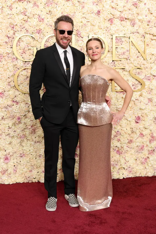 Dax Shepard dan Kristen Bell menghadiri Golden Globes ke-82 di The Beverly Hilton pada 5 Januari 2025 di Beverly Hills, California, Amerika Serikat. (Amy Sussman/Getty Images/AFP)