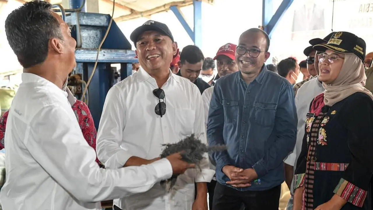 Menteri Koperasi dan UKM Teten Masduki mengingatkan peran penting koperasi dalam ekosistem budidaya rumput laut.