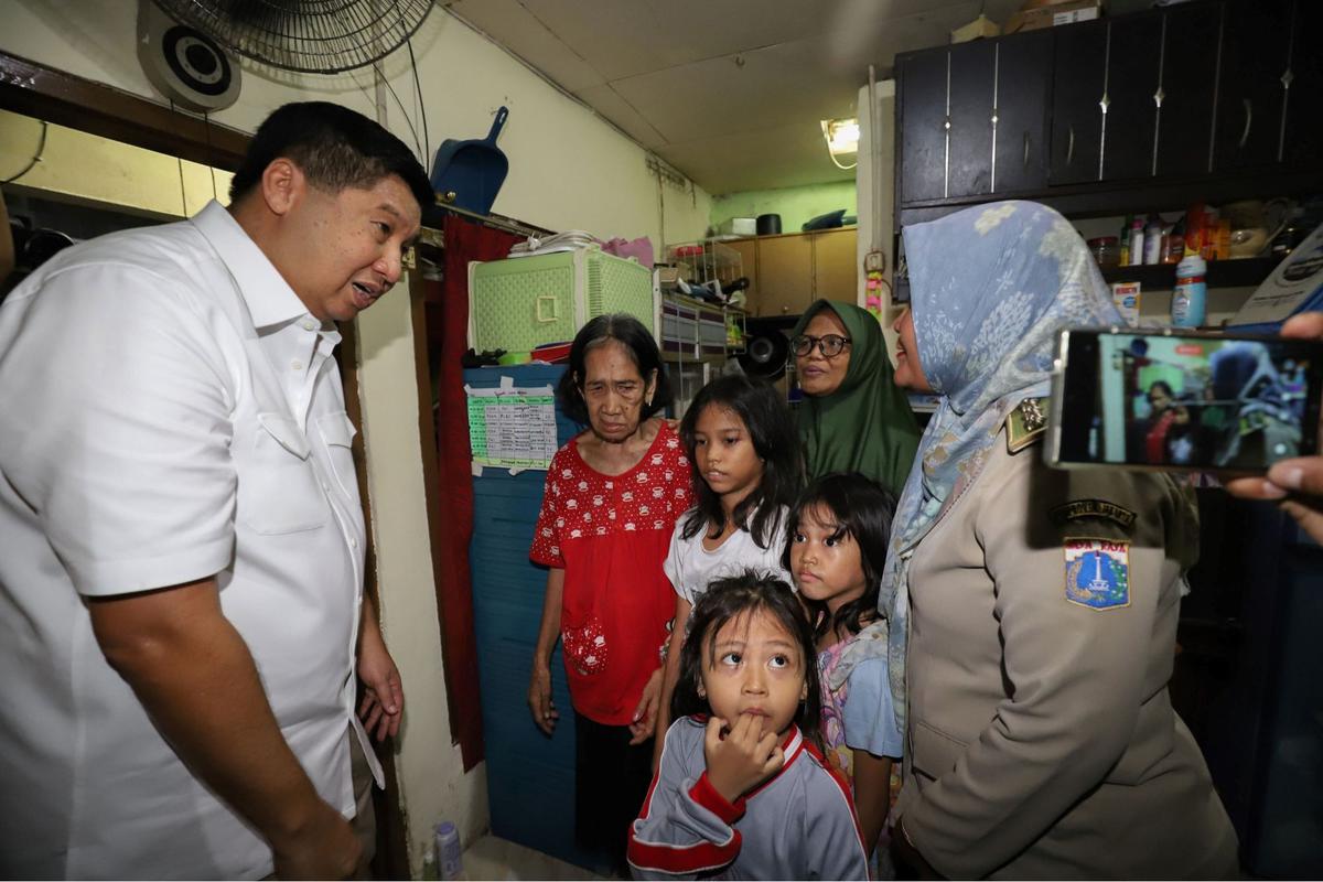 Menteri PKP Maruarar Sirait tinjau rumah Nenek Hasna