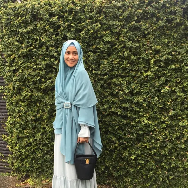 Kini Berhijab, Ini 6 Potret Terbaru Meidiana Hutomo Awet Muda di Usia 55 Tahun