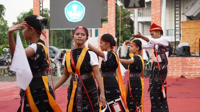 Festival Baswara Nuraga Nusantara menghadirkan sendratari kolosal bertema 'Perjalanan Kebudayaan Zaman Budhis di DAS Batanghari'.