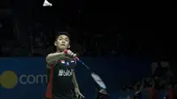 Jonatan Christie gagal ke semifinal Indonesia Open 2019 setelah kalah dari wakil Chinese Taipei, Chou Tien Chen, di Istora, Jakarta, Jumat (19/7/2019). (Bola.com/Peksi Cahyo)