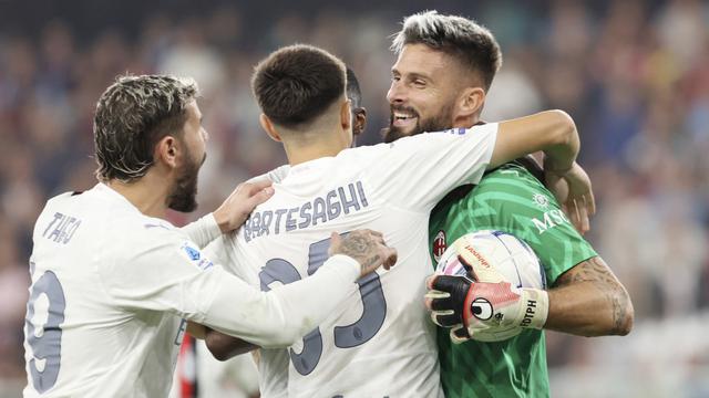 Foto: Momen Olivier Giroud Jadi Kiper Dadakan saat AC Milan Melawan Genoa, Bikin Penyelamatan Krusial