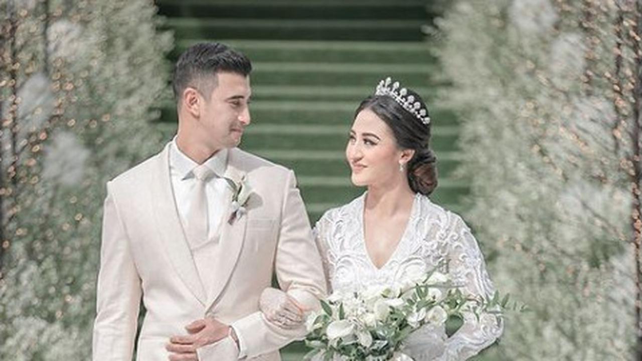 Ali Syakieb saat menikah mengenakan pakaian rancangan Rakesh Bhagwandas Daryanani