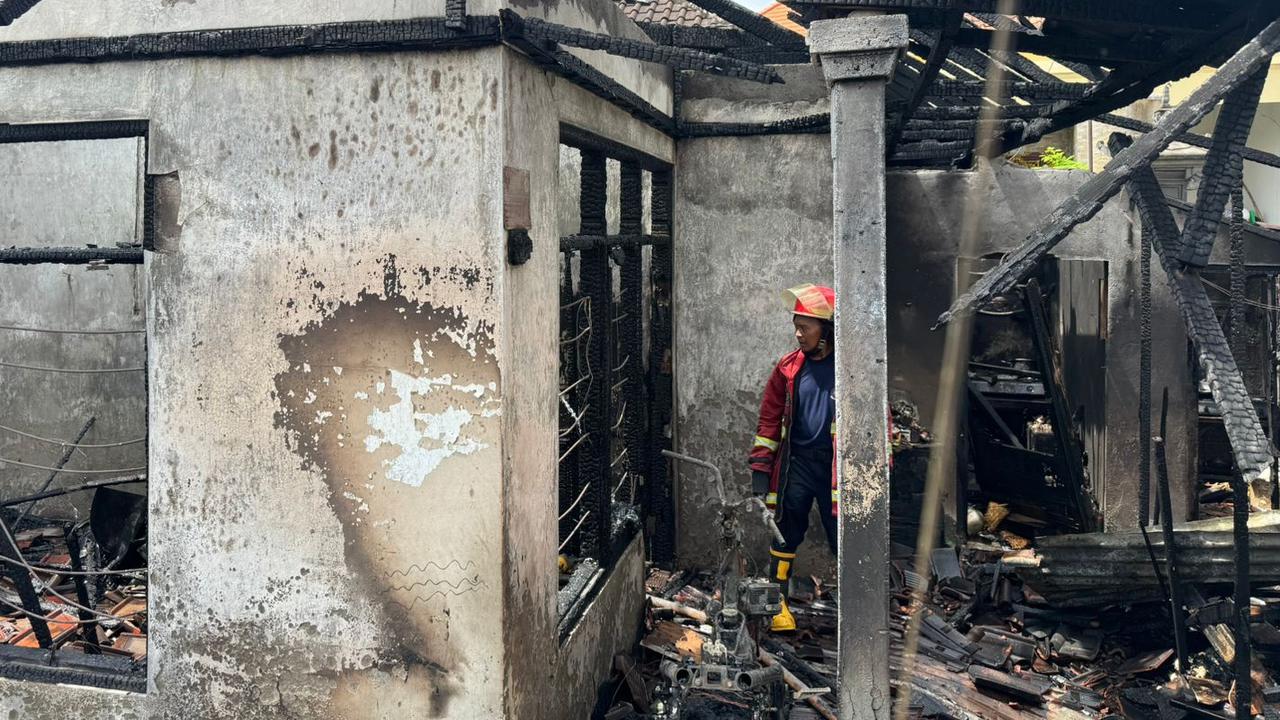 Memasak Pakai Kayu, Rumah di Denpasar Terbakar dan 2 Motor Ikut Hangus