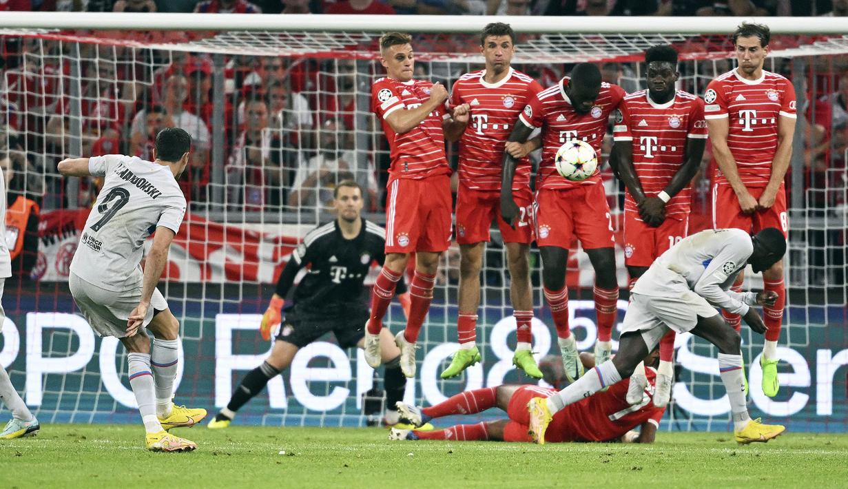 Skor kacamata bertahan hingga waktu turun minum. (AP/Andreas Schaad)