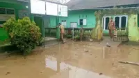 Pasca banjir bandang Tanggamus, Lampung menyisakan lumpur di bangunan sekolah dan pemukiman warga. (Liputan6.com/Istimewa).