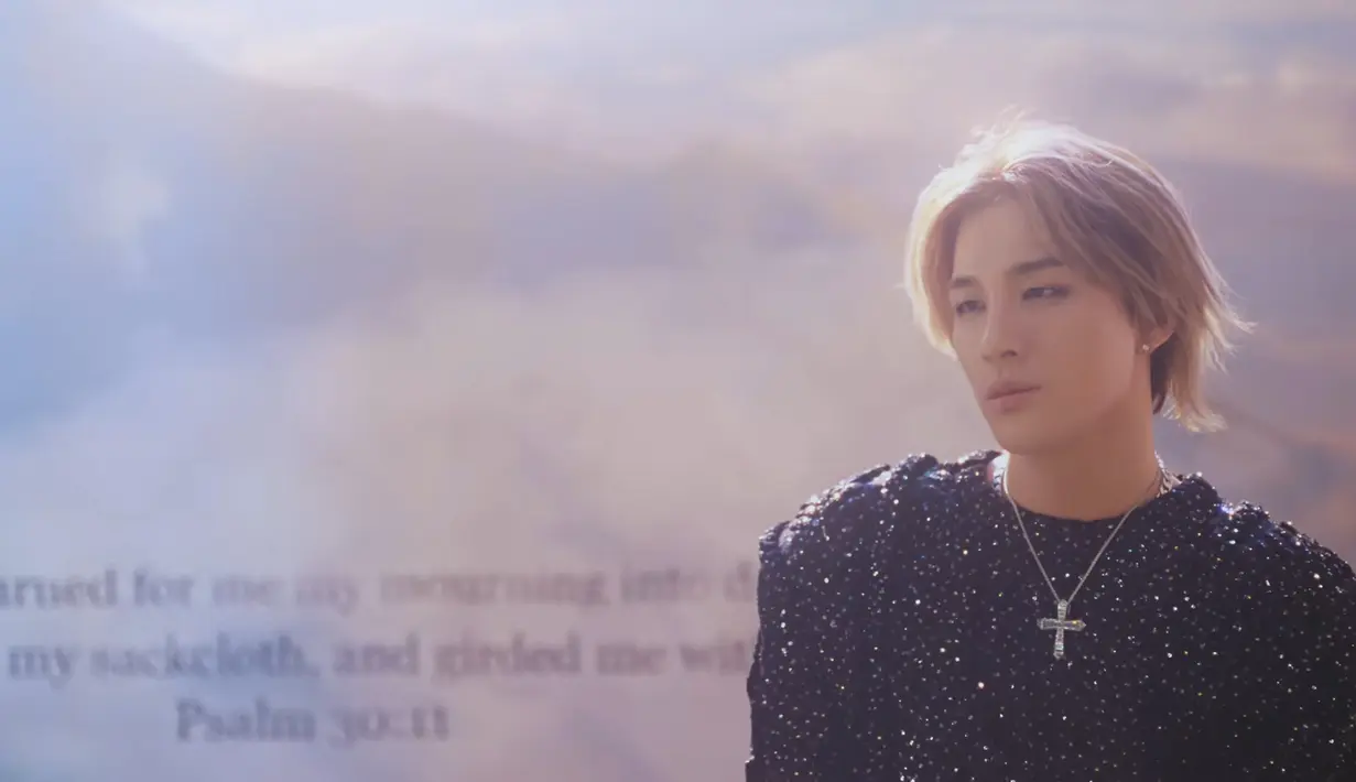 BigBang dikenal dengan gaya mereka yang unik. Hal itu kembali diterapkan di MV anyar mereka ini. (YouTube BigBang)