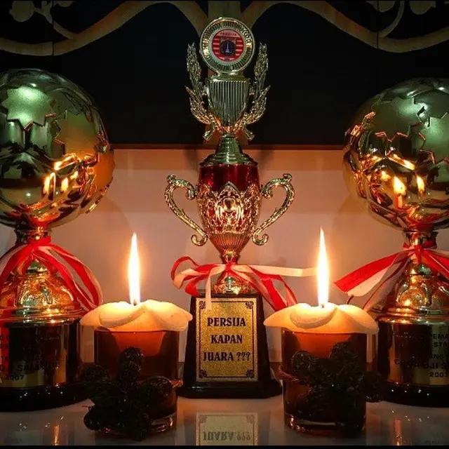 Bambang Pamungkas, Piala Plastik