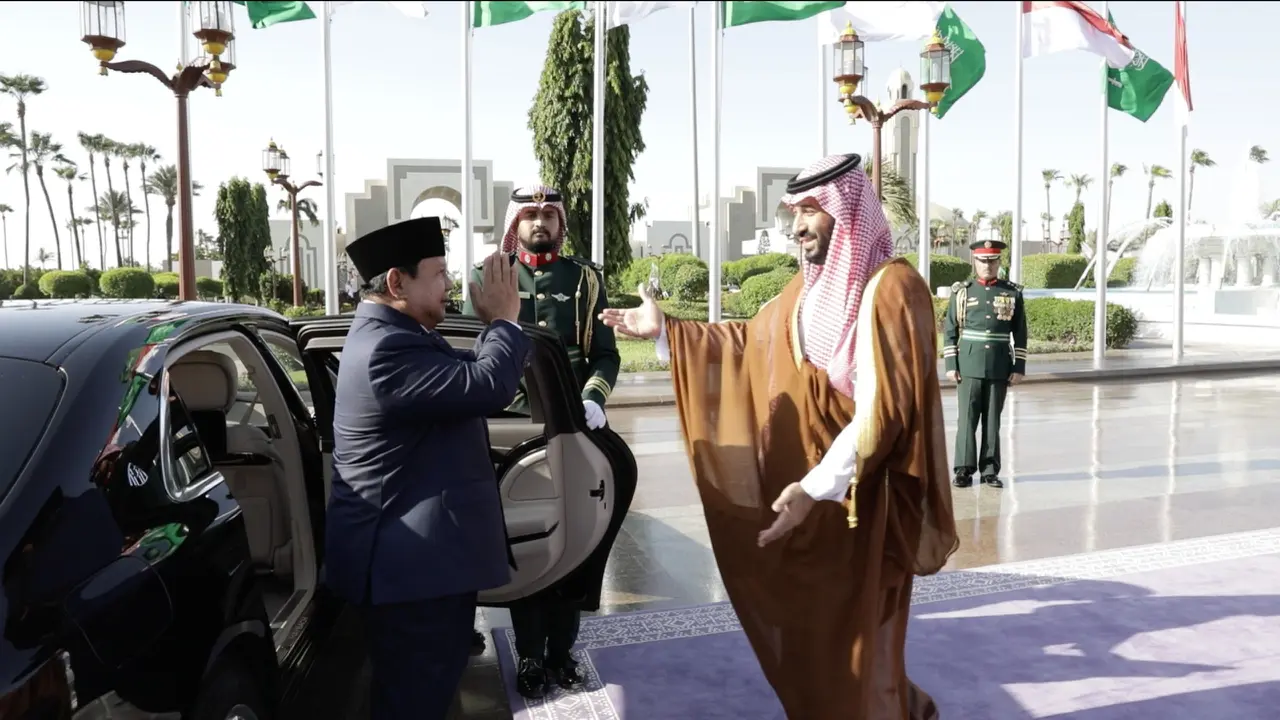Presiden Prabowo Subianto melakukan pertemuan bilateral dengan Putra Mahkota sekaligus Perdana Menteri Arab Saudi, Pangeran Mohammed bin Salman bin Abdulaziz Al Saud (MBS).