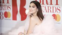 Dua Lipa di Brit Awards 2018. (Foto: AFP / Tolga AKMEN)