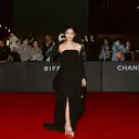 Dian Sastrowardoyo dan Keanggunan Gaun Hitam Wilsen Willim di Festival Film Internasional Busan 2026