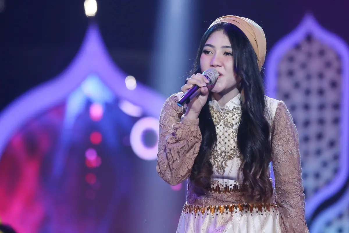 [Bintang] Via Vallen Persembahkan Cover Deen Assalam untuk Vyanisty