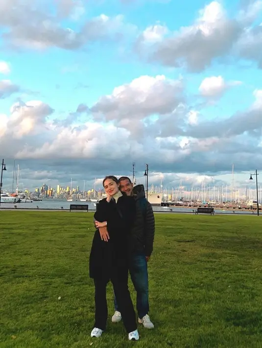 Selain pekerjaan, Yasmine juga membagikan potret kehidupan pribadinya, terutama momen bersama keluarga kecilnya [instagram/yaswildblood]