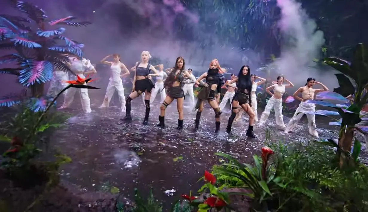 Well, itu dia penampilan member BLACKPINK di pre-release single Pink Venom. Bagaimana menurutmu, Sahabat Fimela? (YouTube/blackpink).