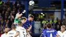 Kiper Valencia, Jasper Cillessen, menghalau bola saat melawan Chelsea pada laga Liga Champions di Stadion Stamford Bridge, Selasa (17/9/2019). Chelsea takluk 0-1 dari Valencia. (AP/Frank Augstein)