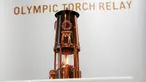 Lentera api olimpiade dipamerkan di Museum Olimpiade Jepang di Tokyo pada Senin (31/8/2020). Penyelenggara memutuskan untuk memajang api Olimpiade di museum yang lokasinya dekat dengan stadion nasional yang dibangun khusus untuk perhelatan Olimpiade Tokyo. (Rodrigo Reyes Marin/Pool Photo via AP)