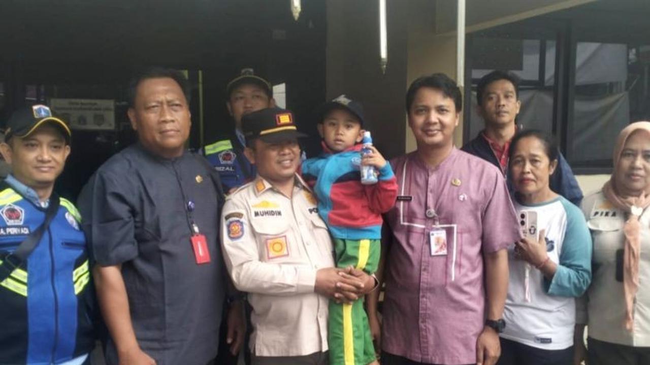 Dinsos Jaksel Tangani Anak Ditinggal Ayah di Pasar Kebayoran Lama, Dibawa ke Panti Sosial